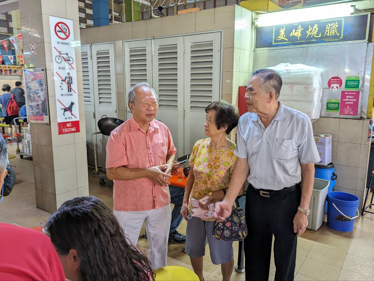 Tan Cheng Bock greets residents at West Coast Market