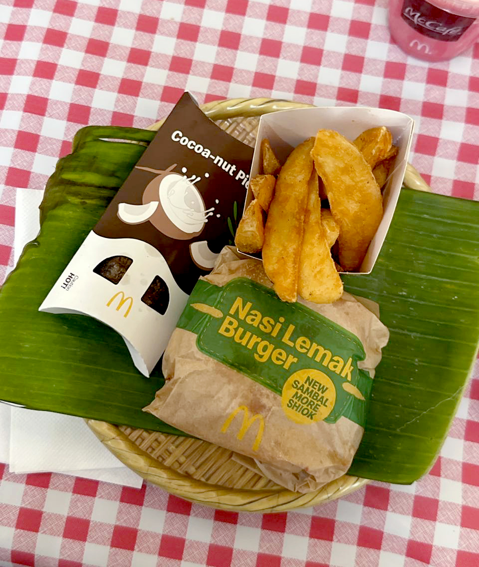 McDonald's New Nasi Lemak Burger is Back! 😱😋 #mcdonalds #nasilemak  #bandung #new #burger 