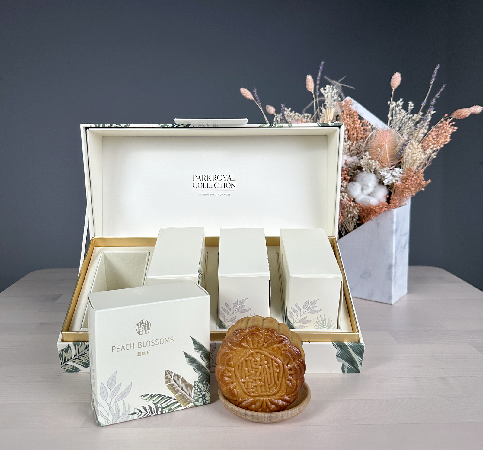 Hotel Des Arts Mooncake Box 2023 – Packaging Of The World