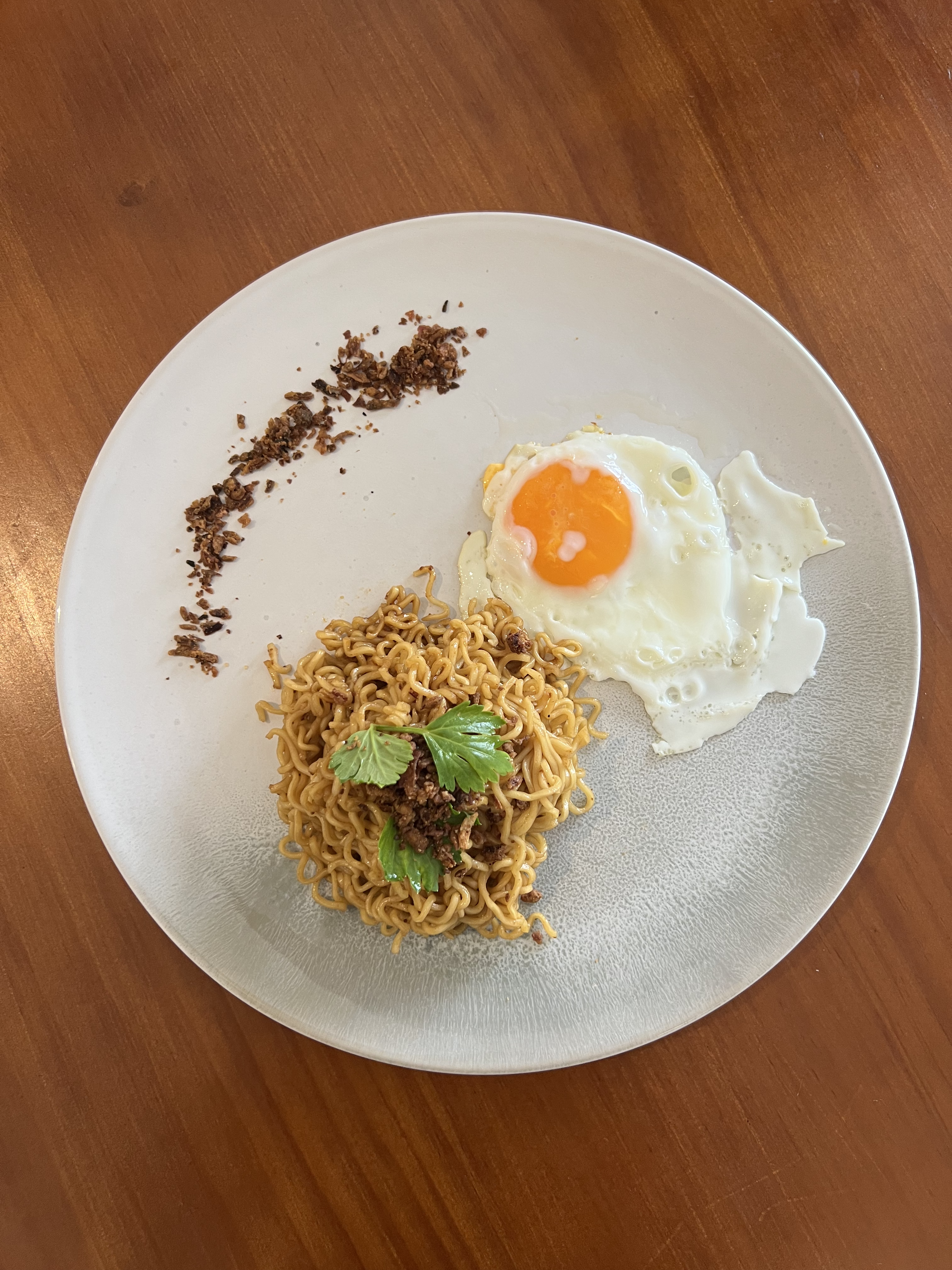 Mi Sedaap Goreng Asli plated with an egg