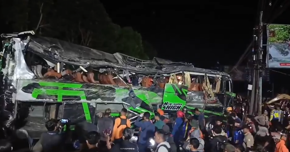 11 dead after bus carrying students & teachers celebrating graduation ...