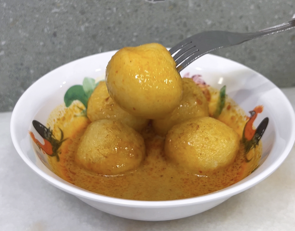 CHOMP! Curry Fishballs