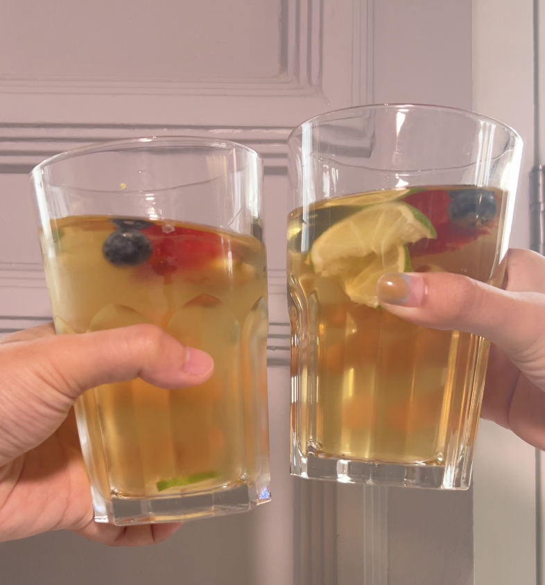 Free-flow Fruity Sangria Iced Tea