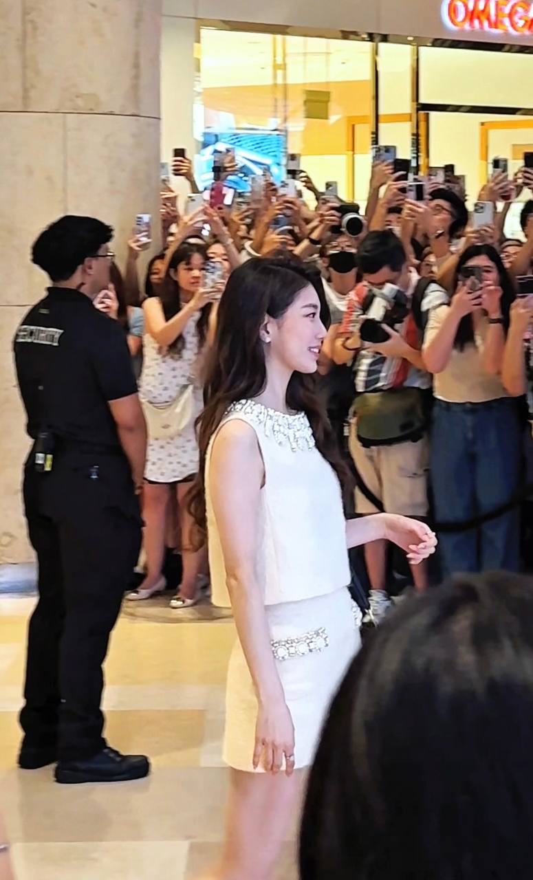 Bae Suzy and Park Bogum at ION Orchard Singapore.