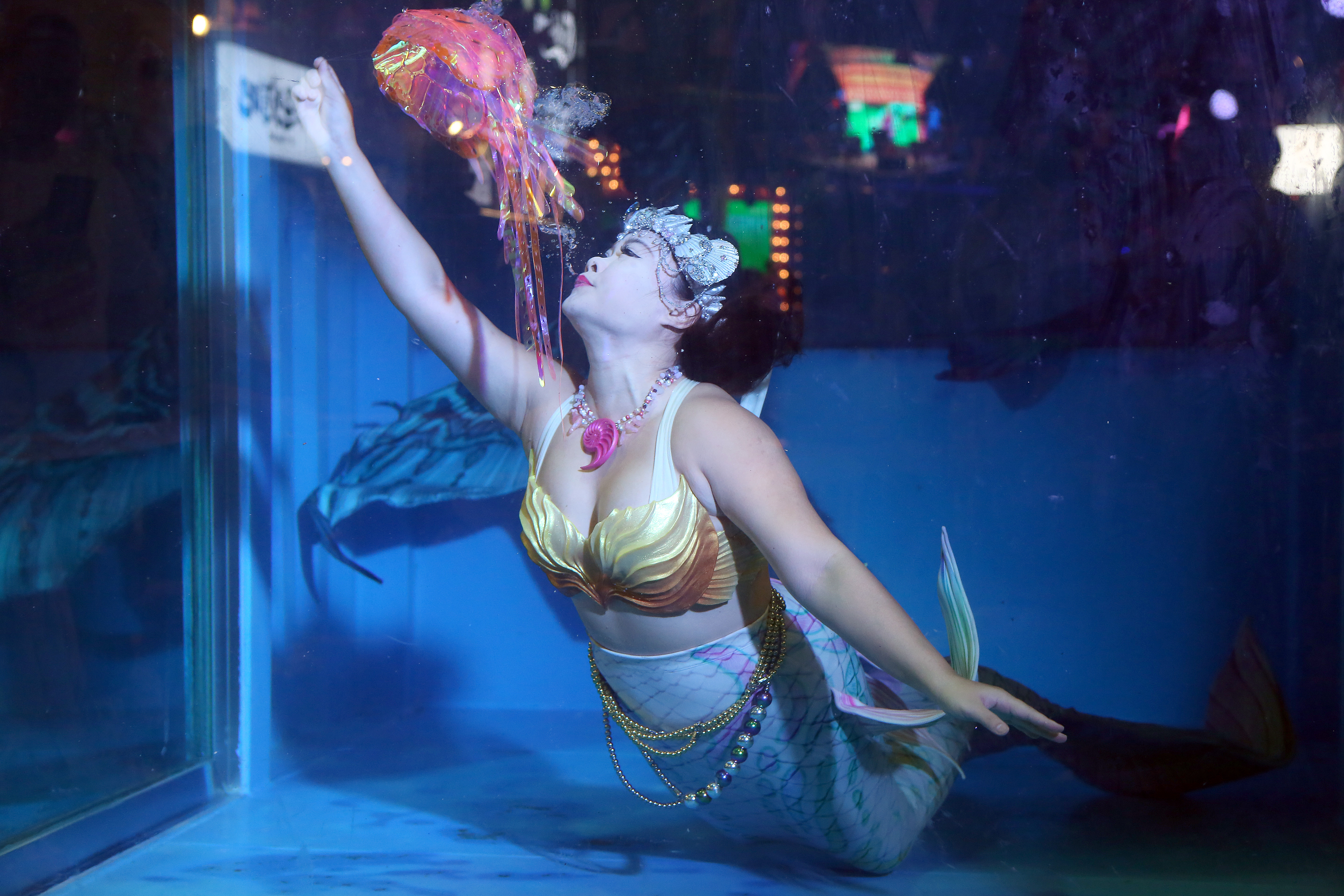 ・Mermaid and Big fish・ALUMINIA. Cop Live mermaid shows coming to Cosford Container Park in Changi