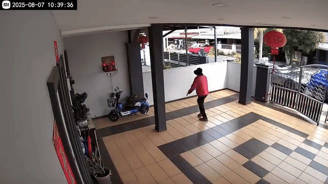 malaysia burglary cop died