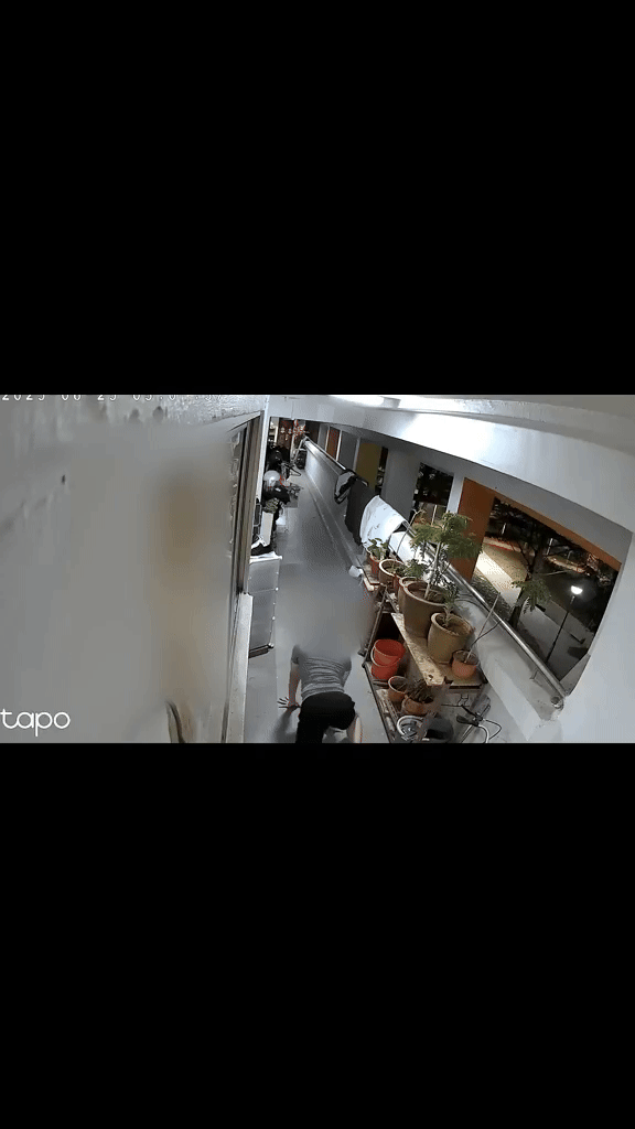yishunmannew-ezgif.com-video-to-gif-converter.gif