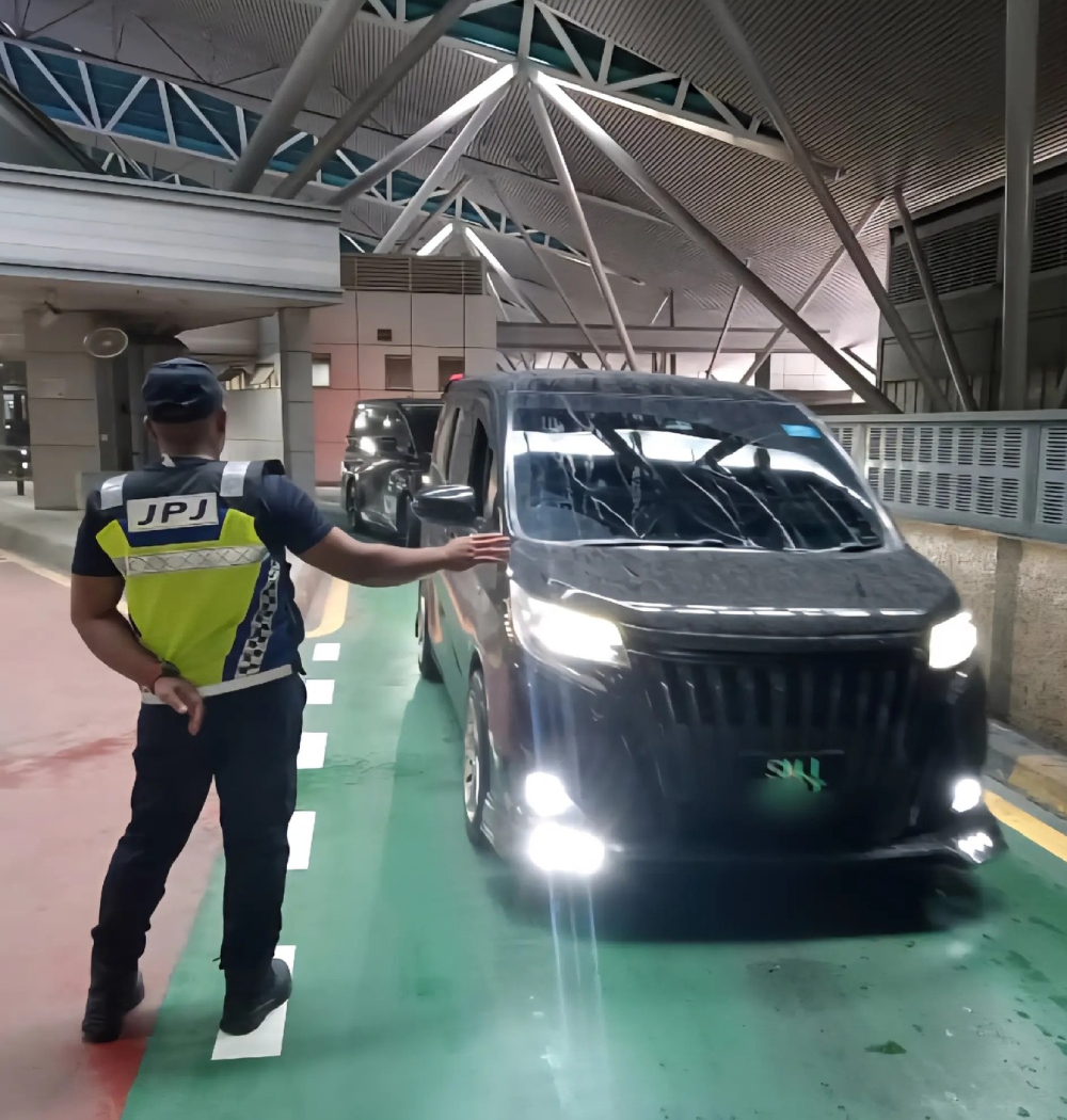 singapore-car-impounded-jb-phv-01.jpg