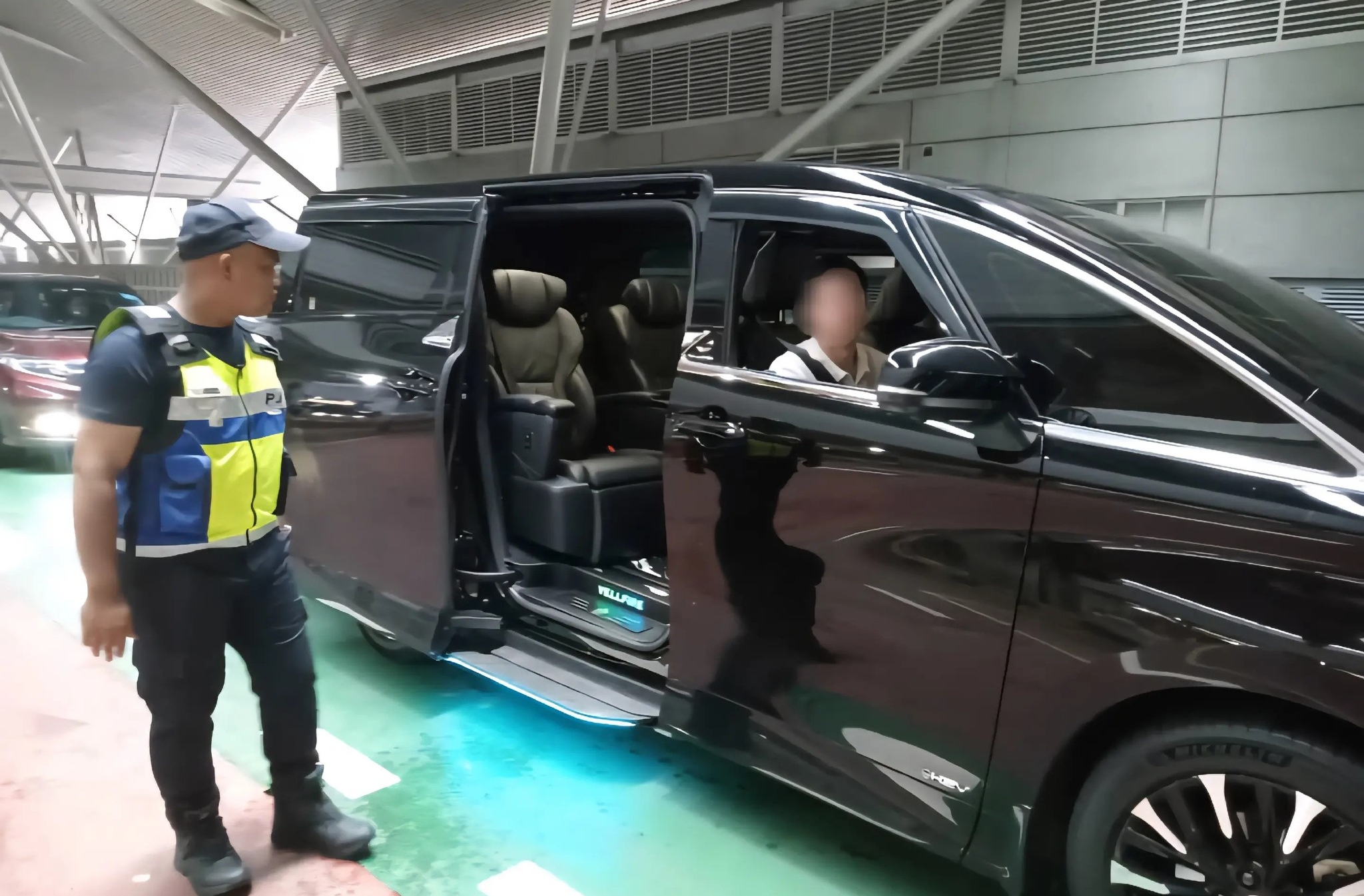 singapore-car-impounded-jb-phv-02.jpg