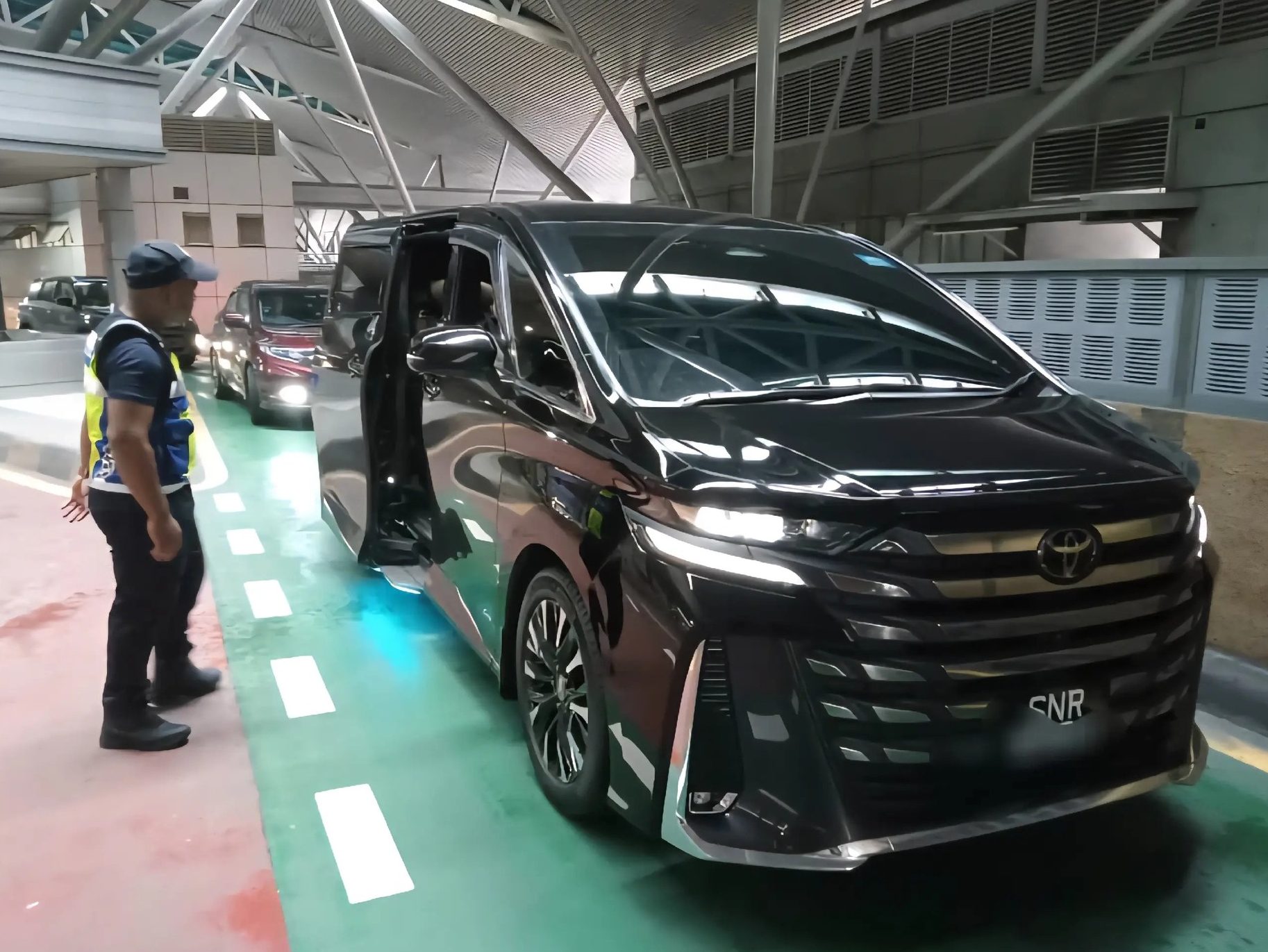 singapore-car-impounded-jb-phv-04.jpg