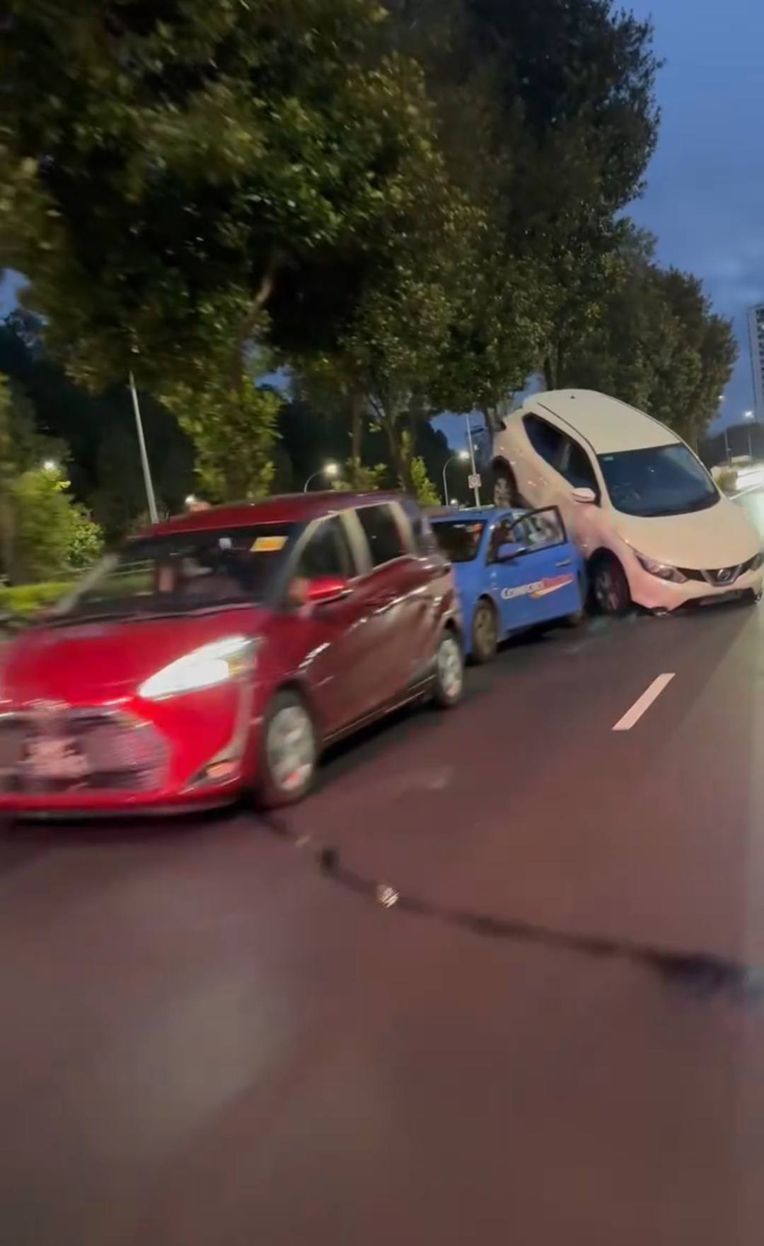 4 car pileup