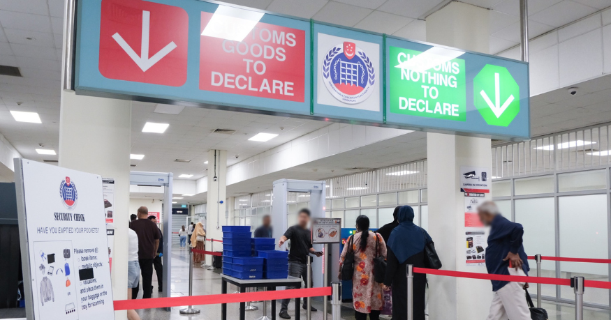 S’porean man, 37, allegedly hid 5 packs of duty-unpaid cigarettes in pants, tried to flee at Woodlands Checkpoint