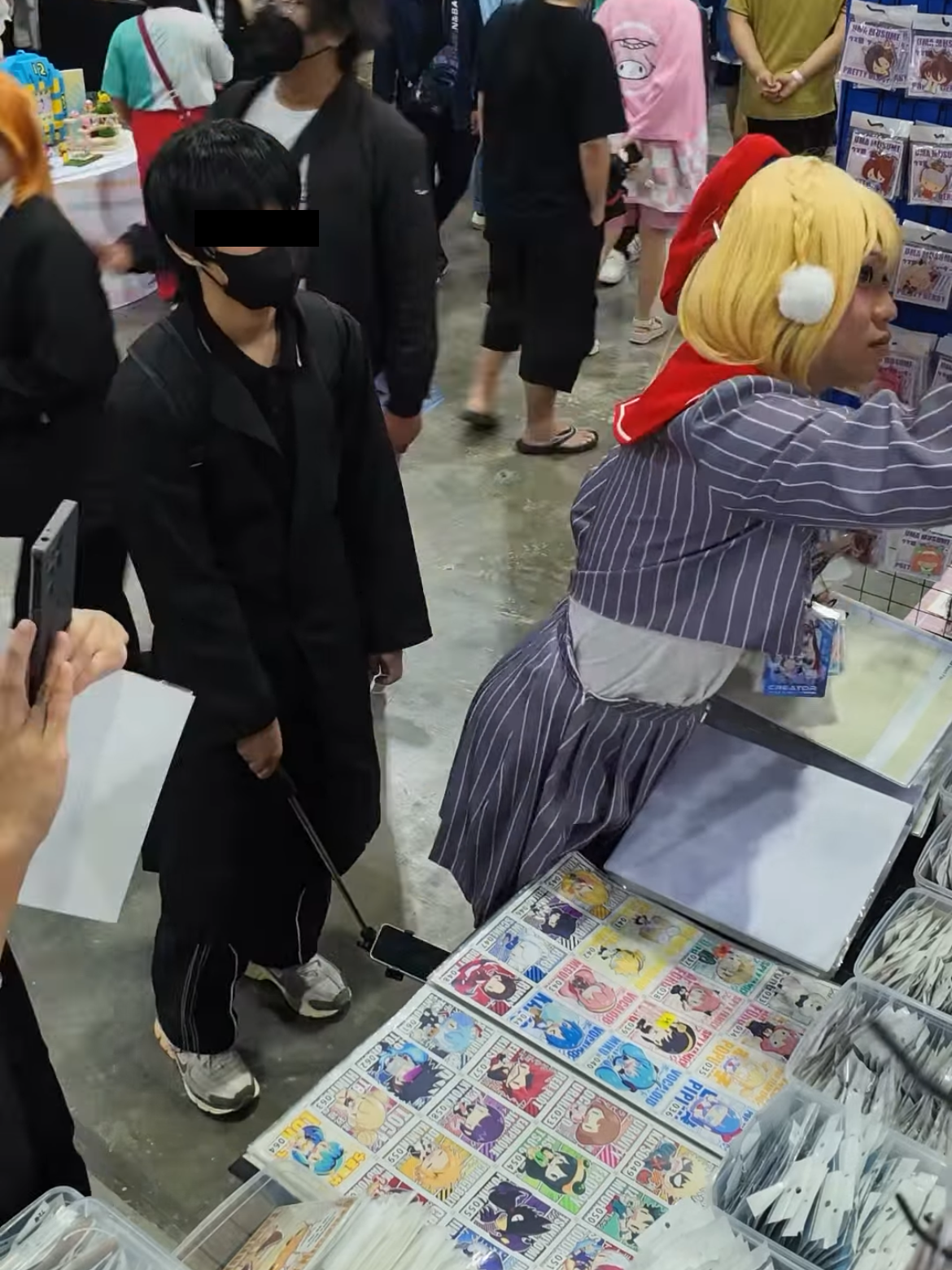 cosplayer upskirt